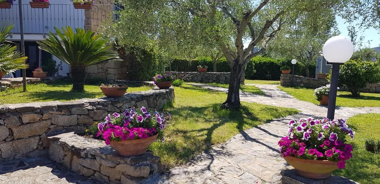 Couette-café B & B Gli Oleandri San Pantaleo Italie